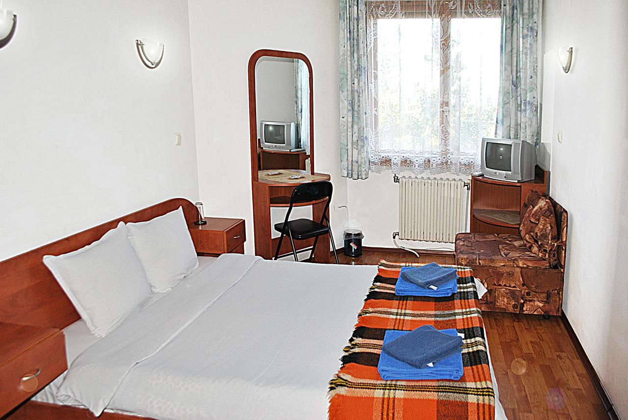 Отель Family hotel Zora София-14